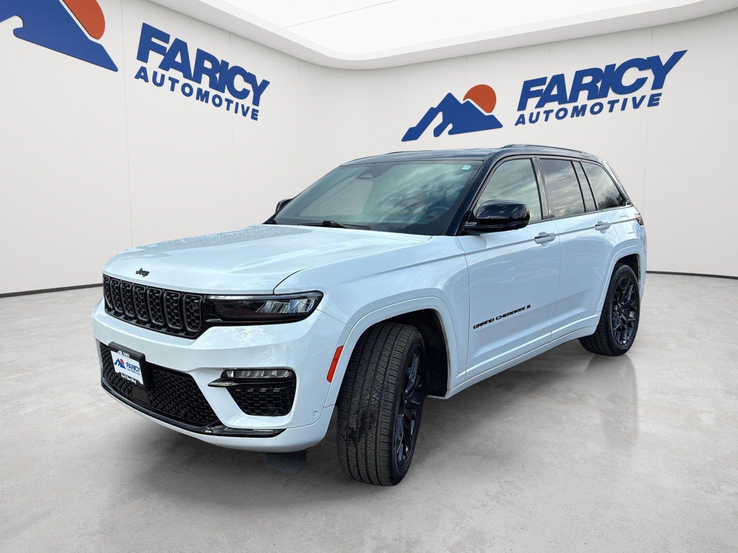 Bright White Clearcoat 2025 Jeep Grand Cherokee SUV / Crossover Four-Wheel Drive 8-Speed Automatic