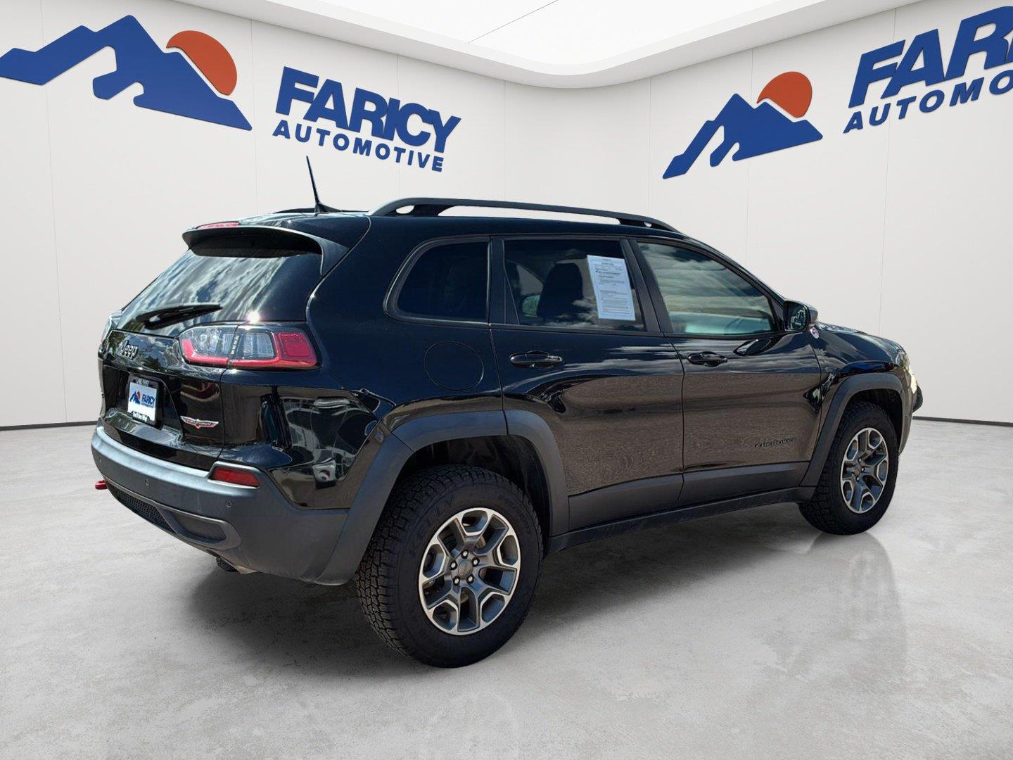 Used 2020 Diamond Black Crystal Pearlcoat Jeep Trailhawk image 5