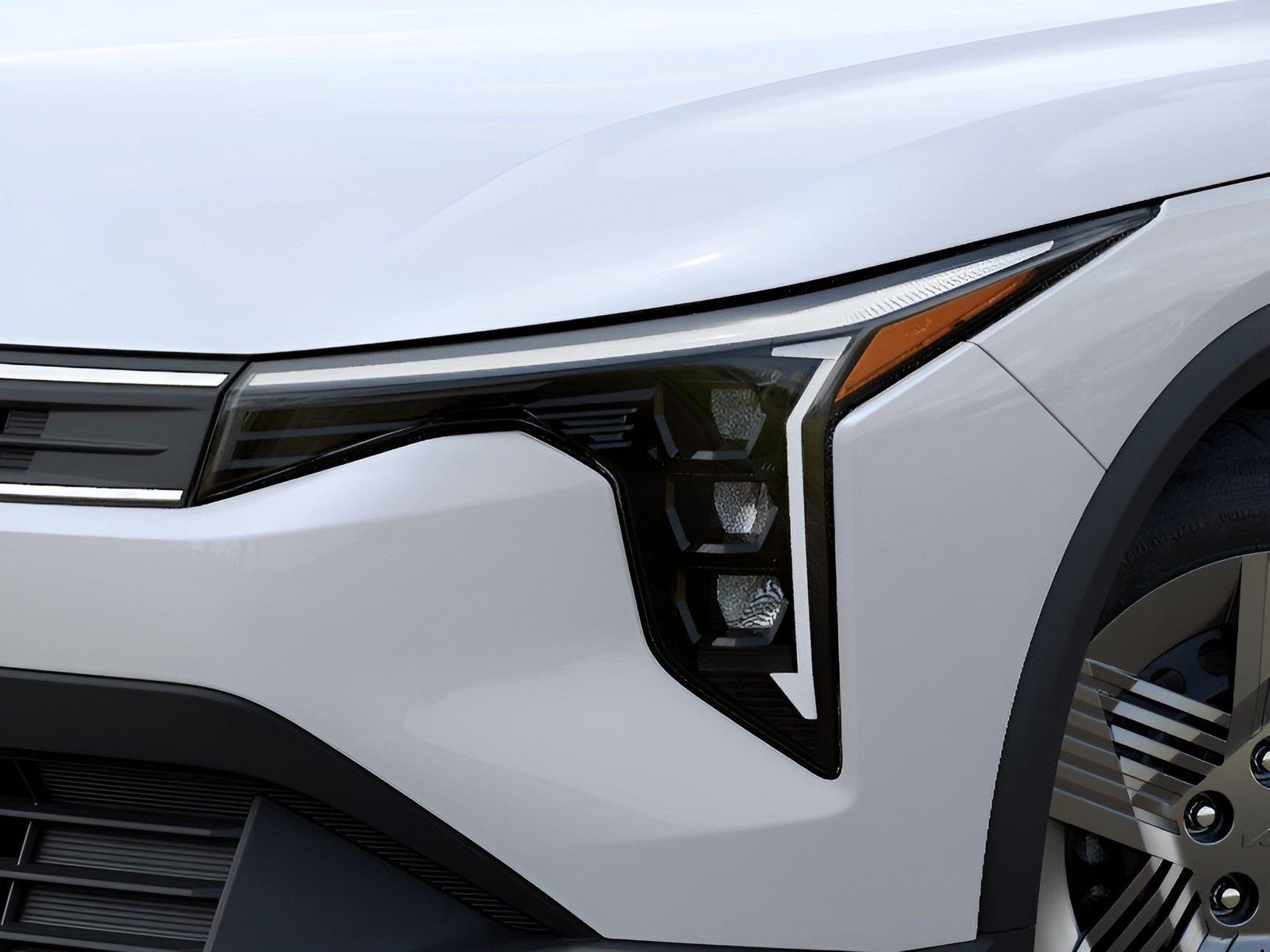 New 2026 Snow White Pearl Kia LX image 11