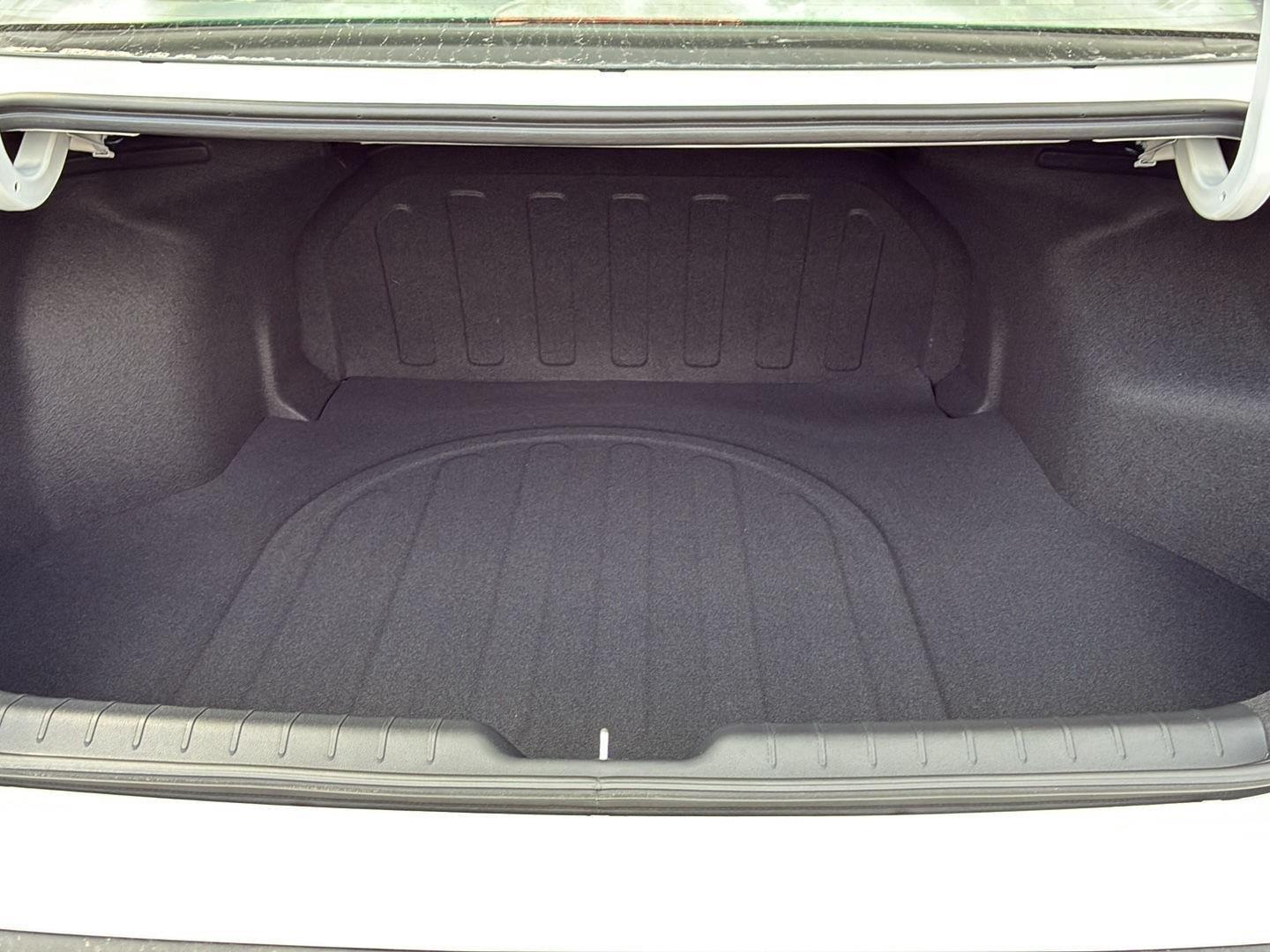 New 2026 Snow White Pearl Kia LX image 34