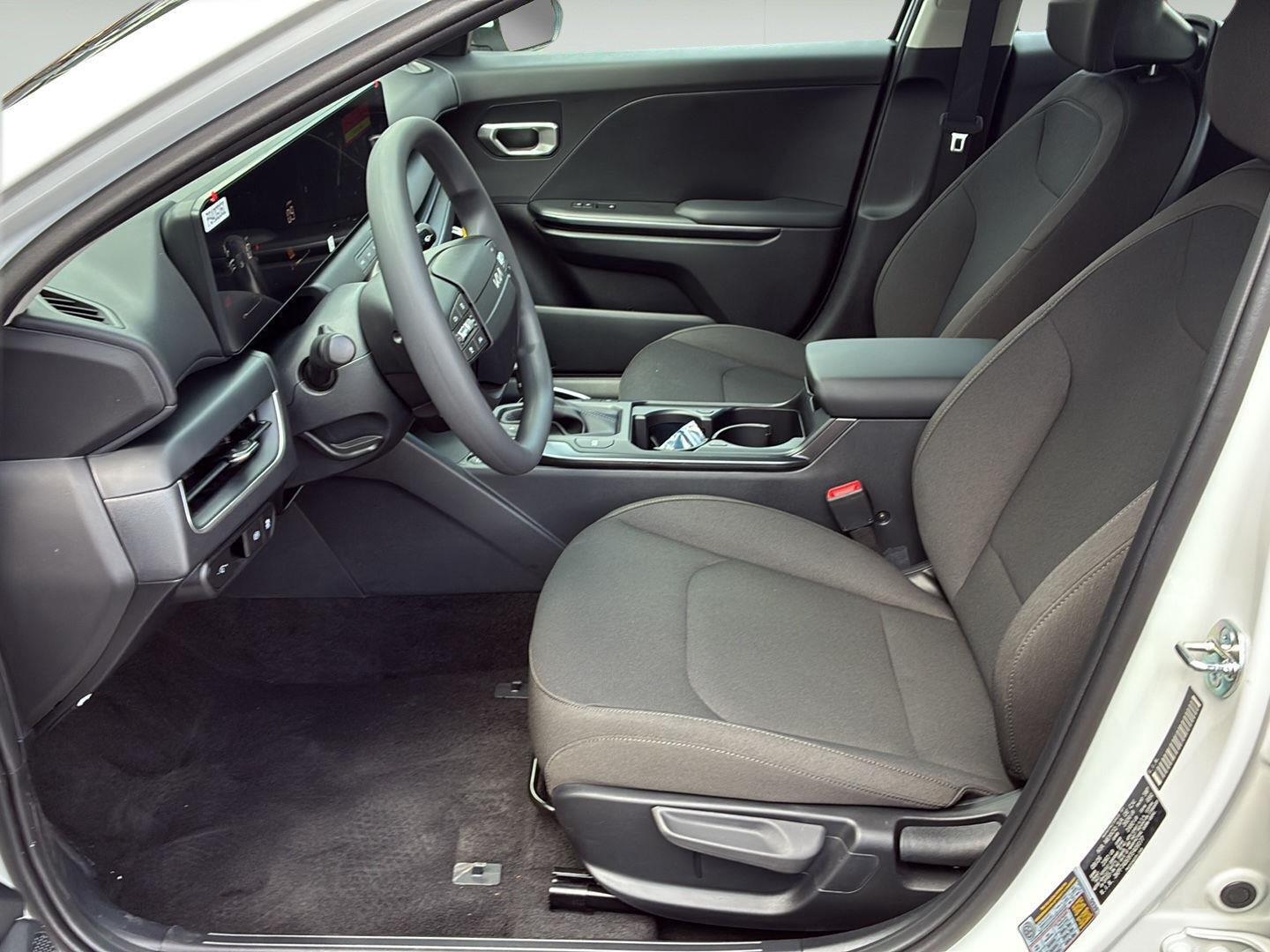 New 2026 Snow White Pearl Kia LX image 35