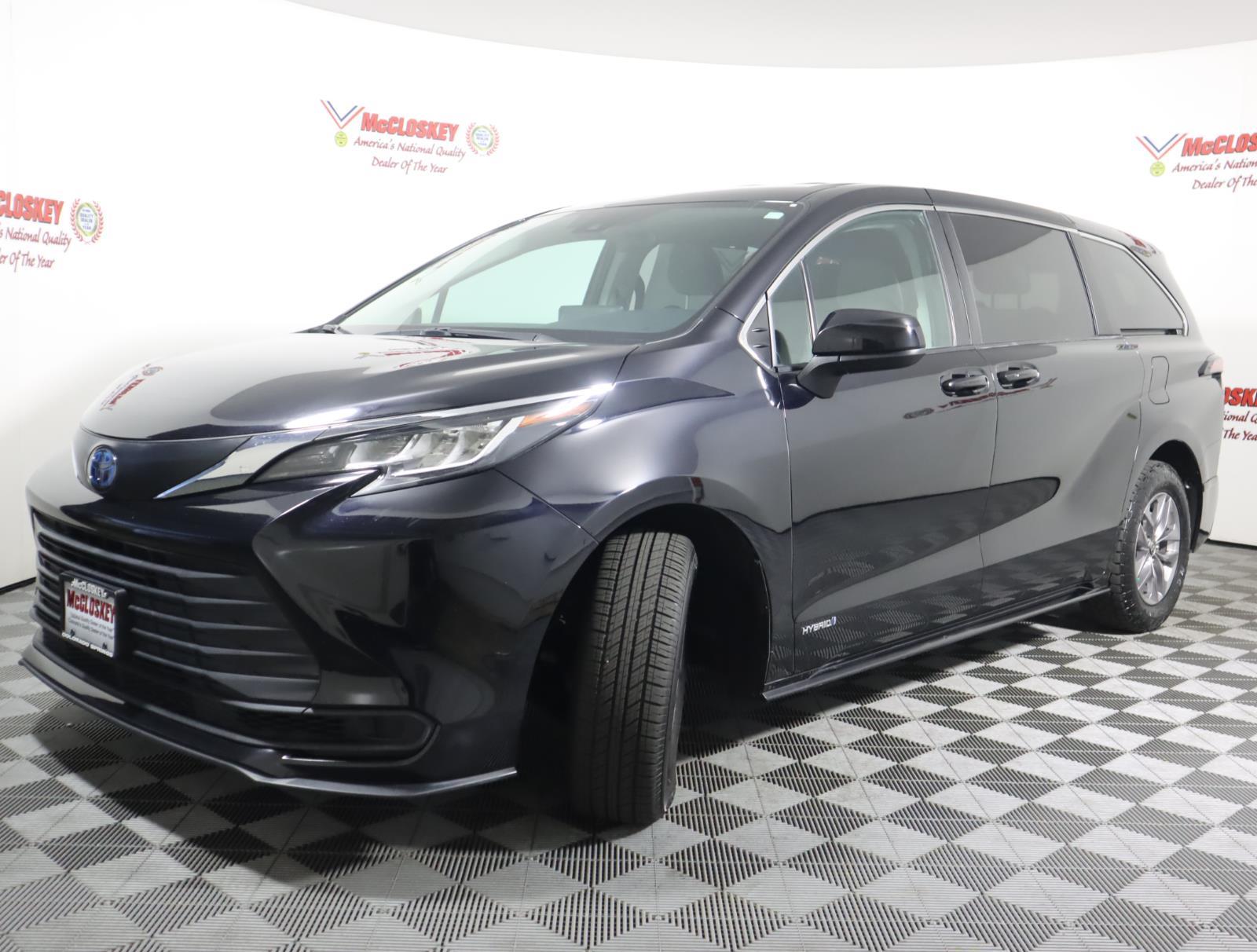 2021 Toyota Sienna LE HYBRID! 36 MPG! 5 STAR SAFETY RATING! HILL START ...