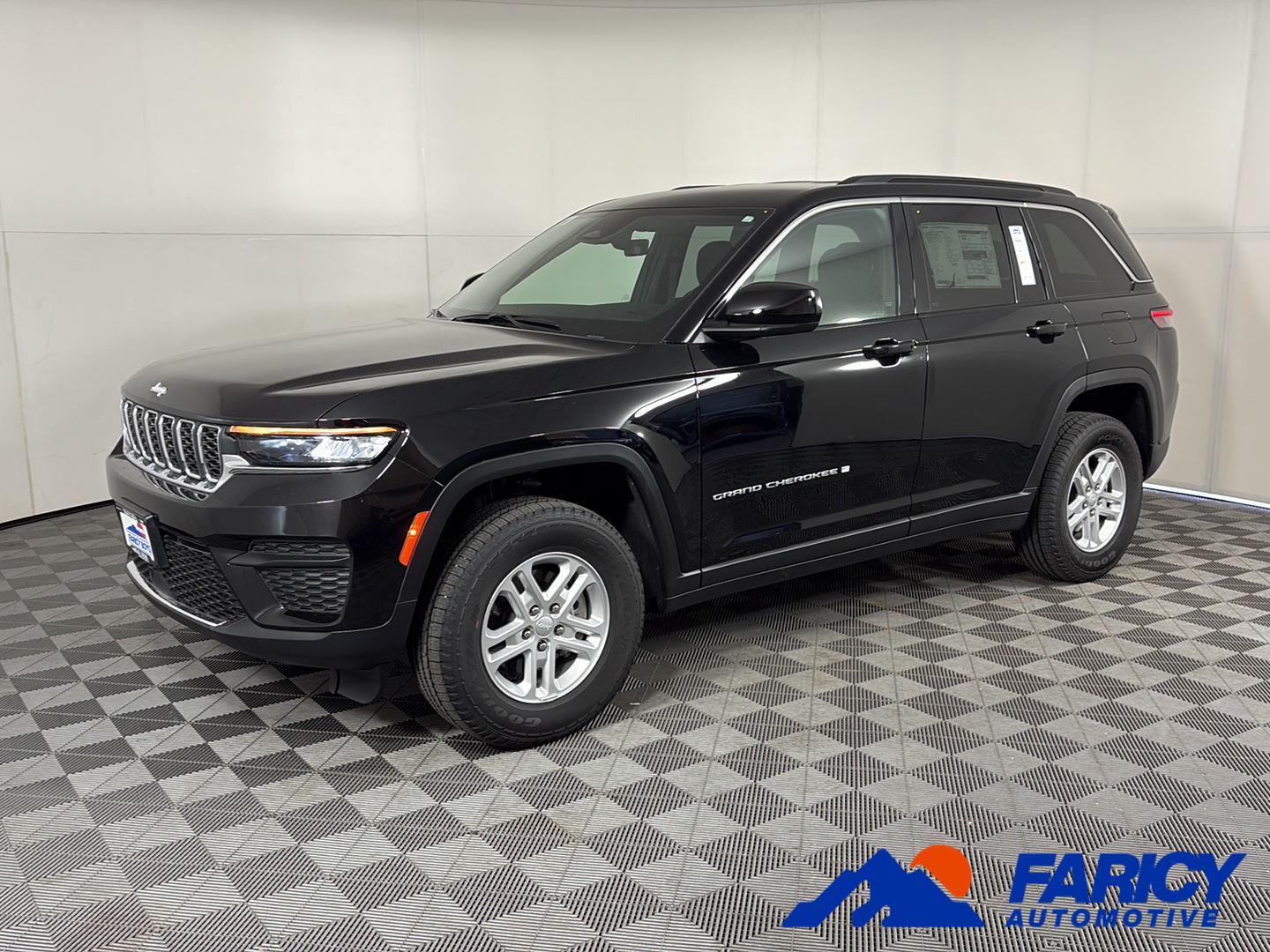 Diamond Black Crystal Pearlcoat 2025 Jeep Grand Cherokee Laredo 4WD SUV / Crossover Four-Wheel Drive 8-Speed Automatic