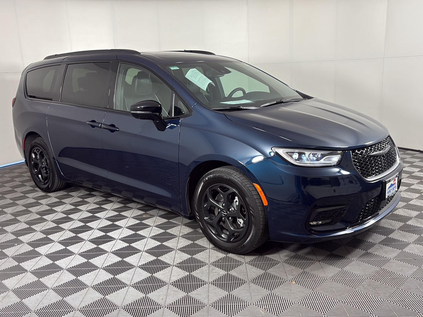 View vehicle photo 2