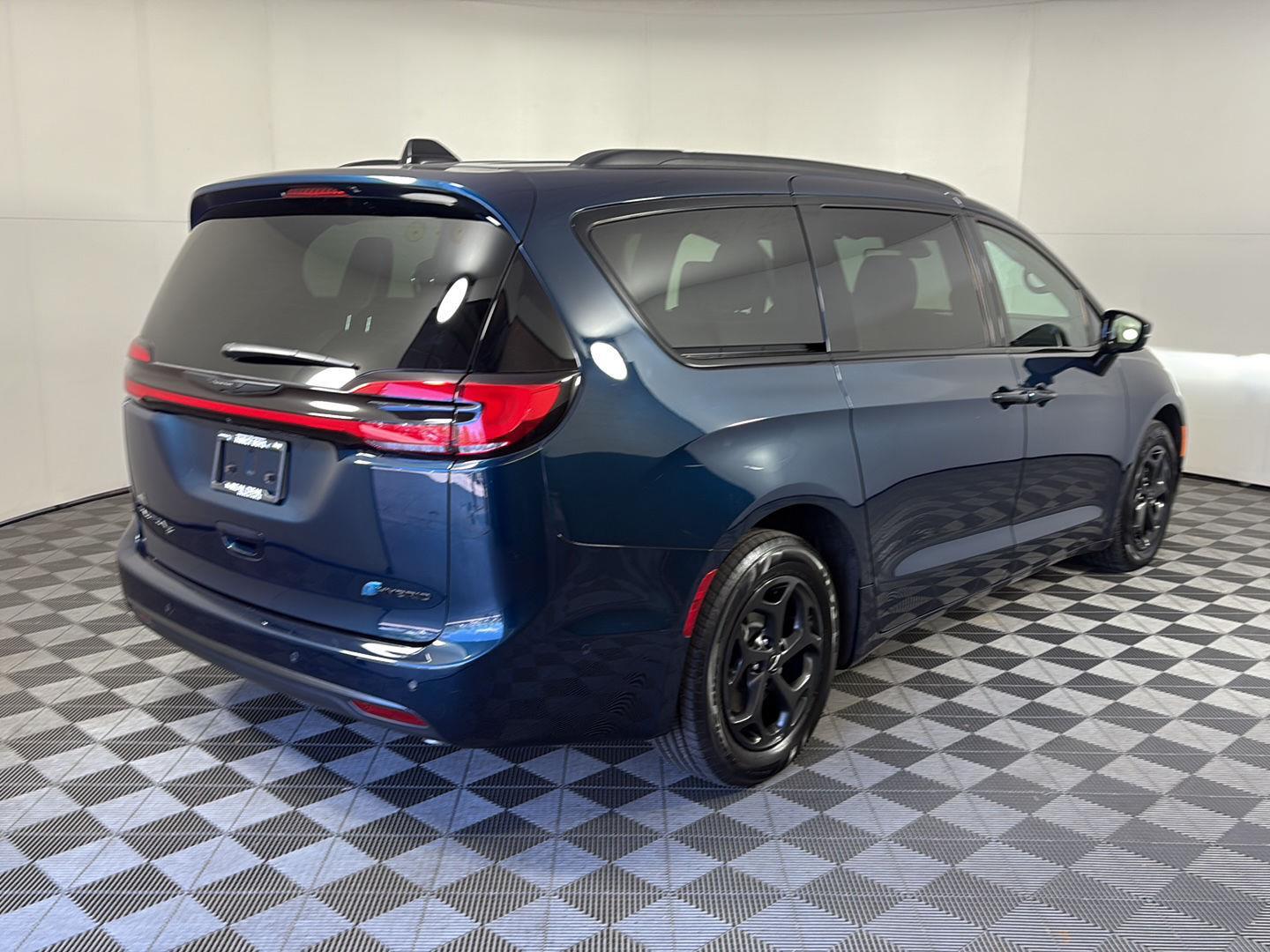 View vehicle photo 5