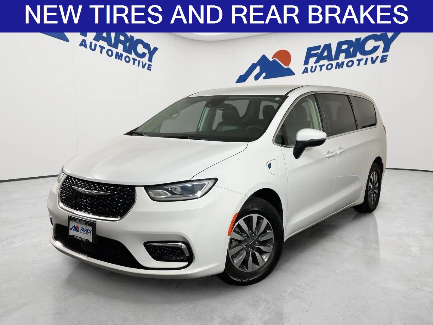 Bright White Clearcoat 2023 Chrysler Pacifica Hybrid Minivan Front-Wheel Drive Automatic