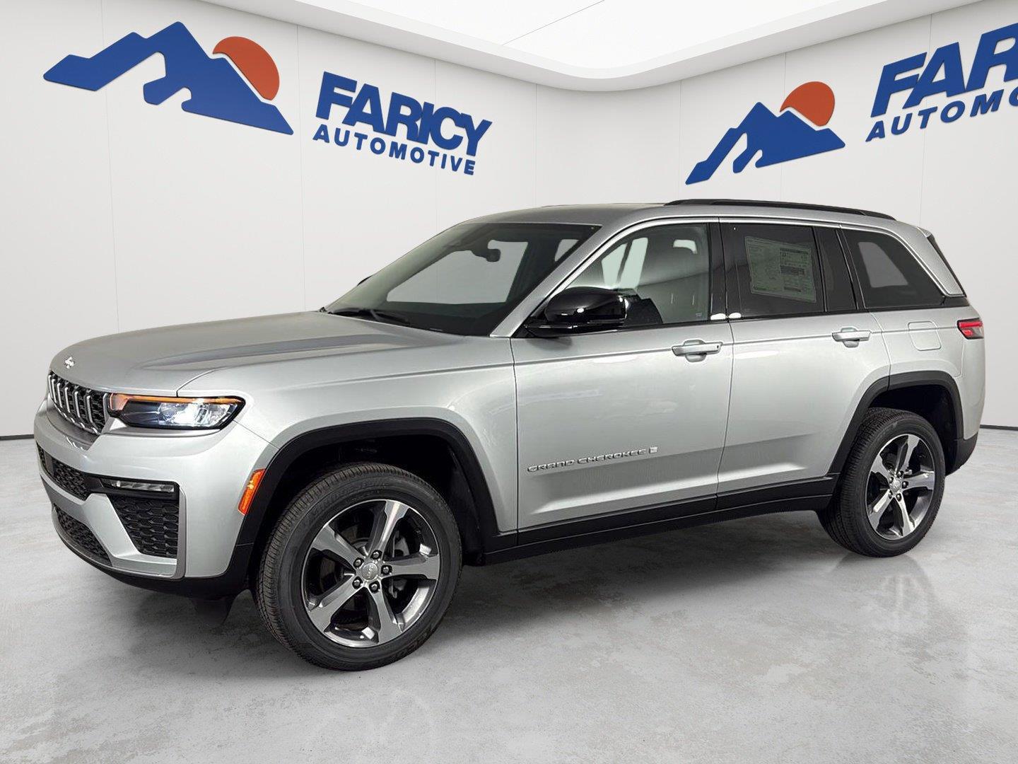 Silver Zynith 2026 Jeep Grand Cherokee SUV / Crossover Four-Wheel Drive 8-Speed Automatic