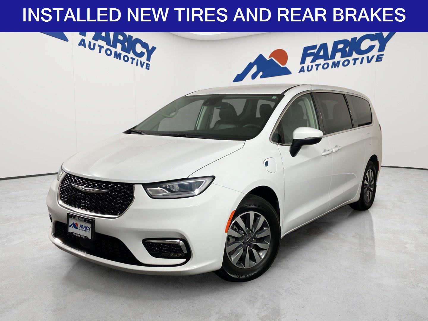  2023 Chrysler Pacifica Hybrid Touring L FWD   