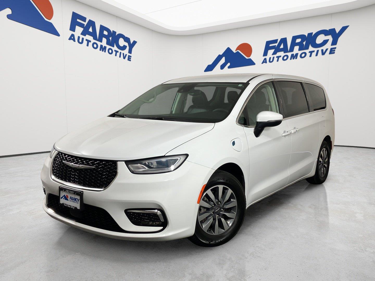 2023 Chrysler Pacifica Hybrid Touring L FWD   