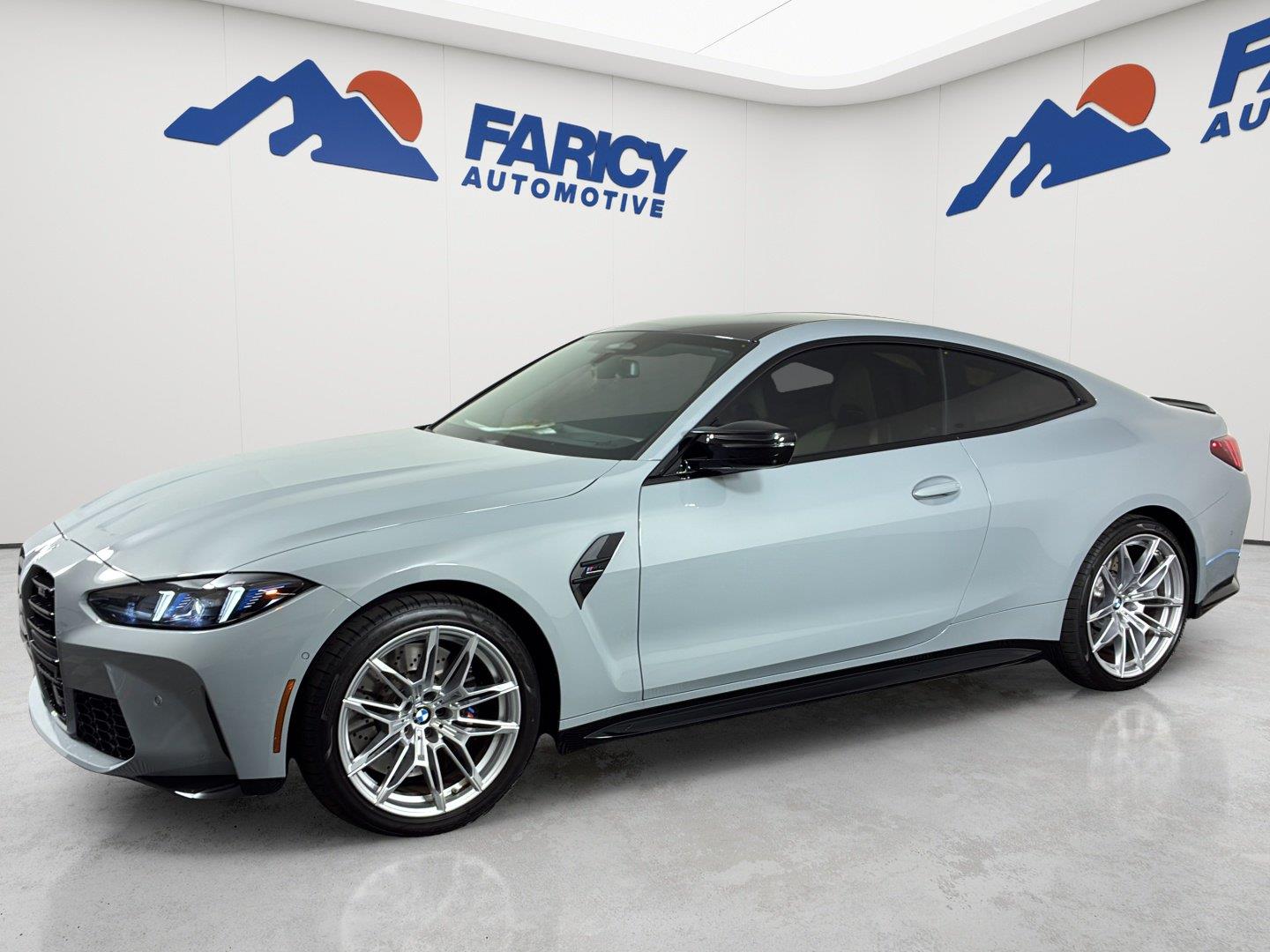 2026 BMW M4 Gris (Brooklyn Grey Metallic) Coupé Tracción en las cuatro ruedas Automática