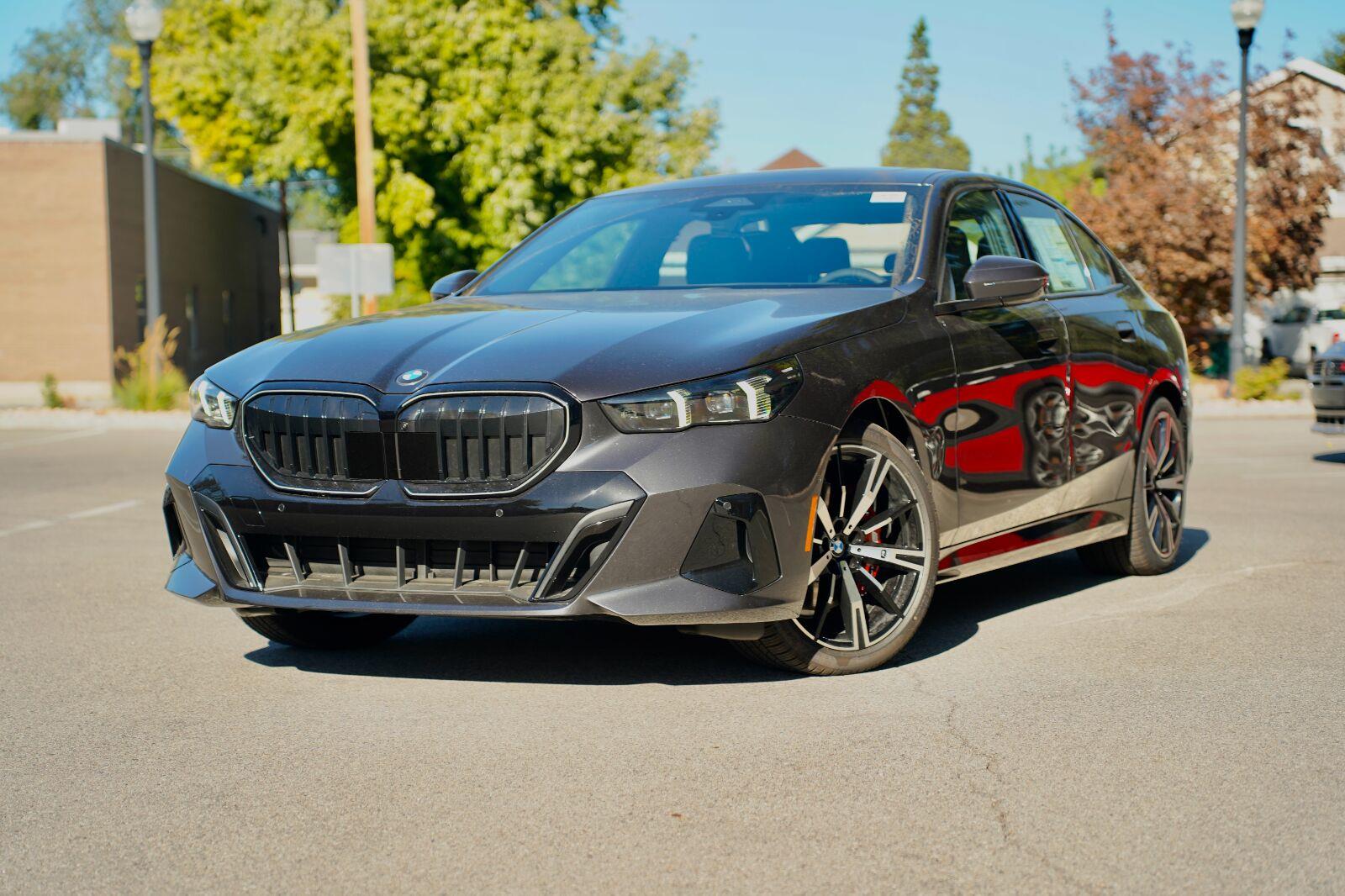 Gray (Dark Graphite Metallic) 2027 BMW 5 Series Sedan All-Wheel Drive Automatic