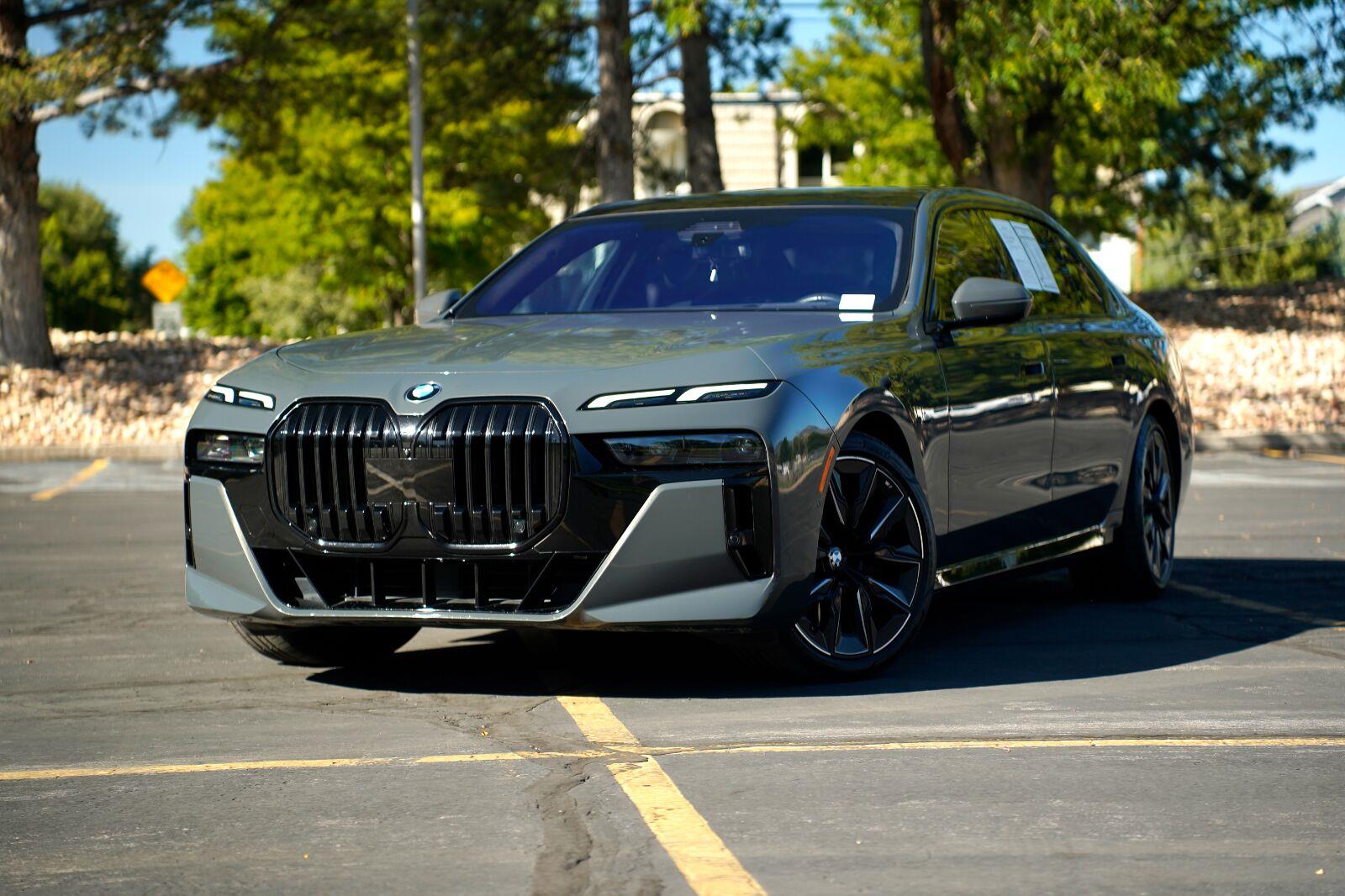 Gray (Dravit Grey Metallic) 2023 BMW 7 Series Sedan All-Wheel Drive Automatic