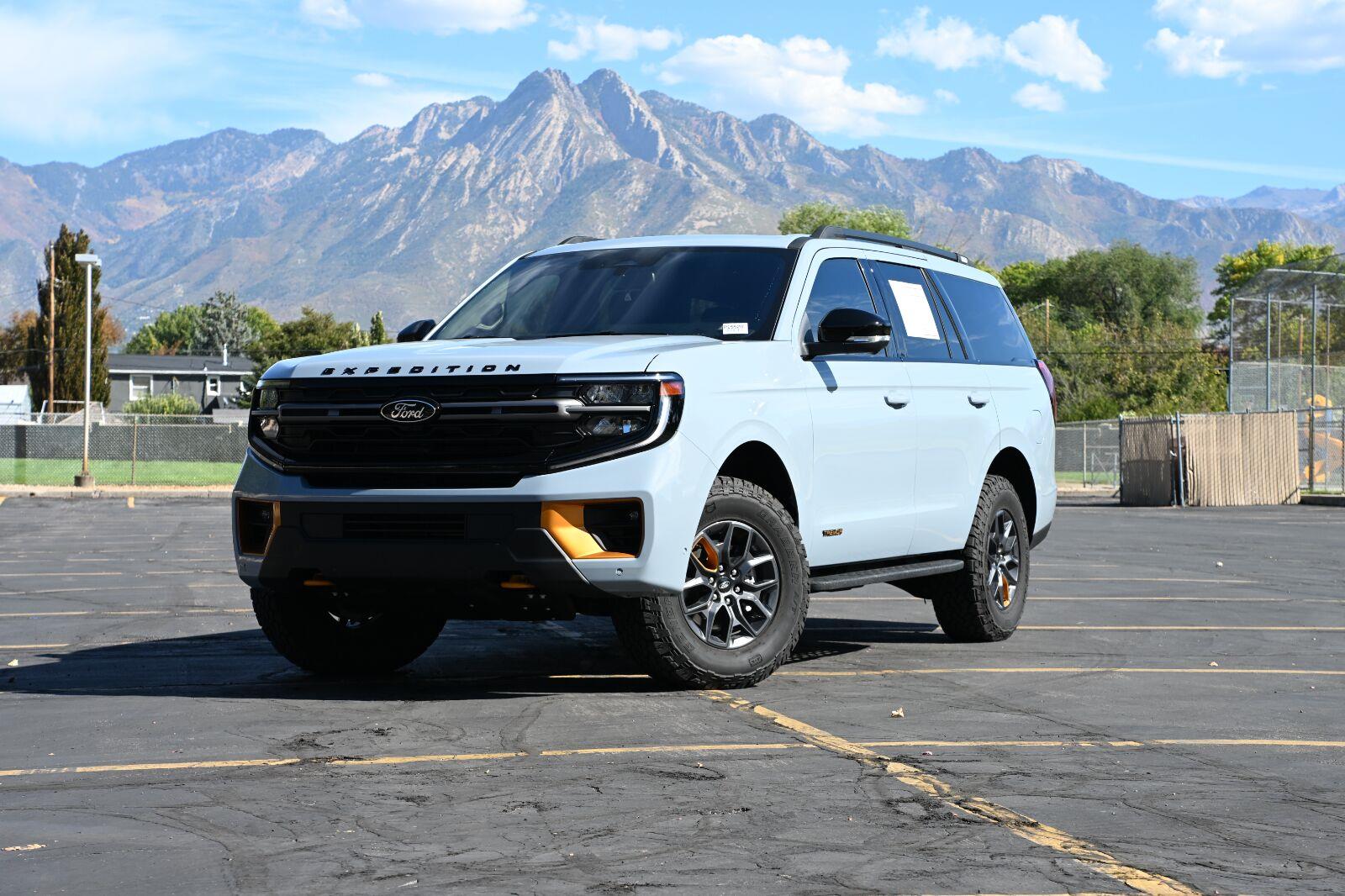 Glacier Gray Metallic Tri-Coat 2025 Ford Expedition SUV / Crossover Four-Wheel Drive Automatic