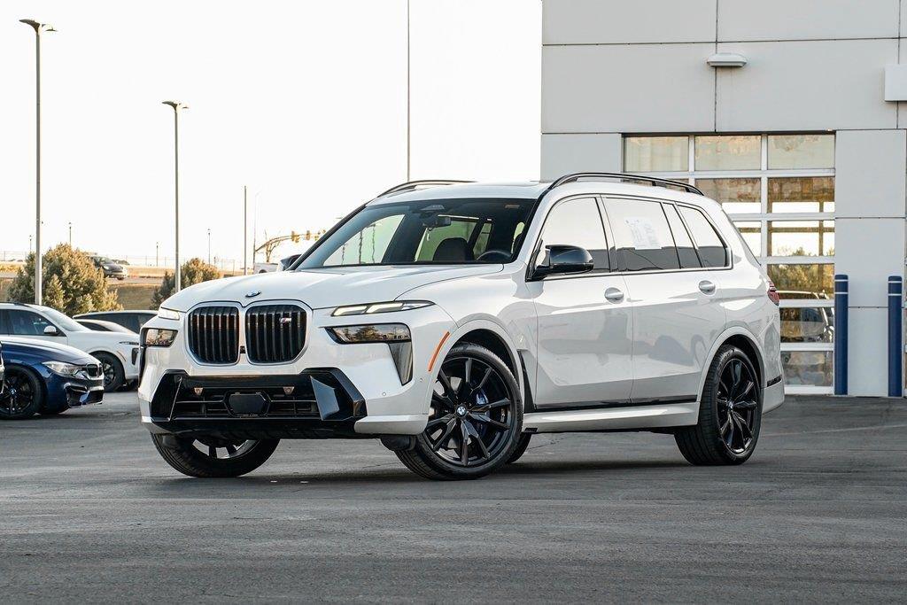2025 BMW X7 M60i AWD