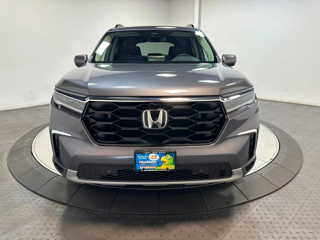 2025 Honda Pilot Elite - Modern Steel exterior view 3