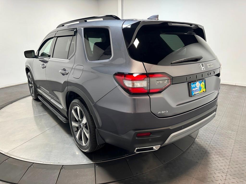 2025 Honda Pilot Elite - Modern Steel exterior view 6