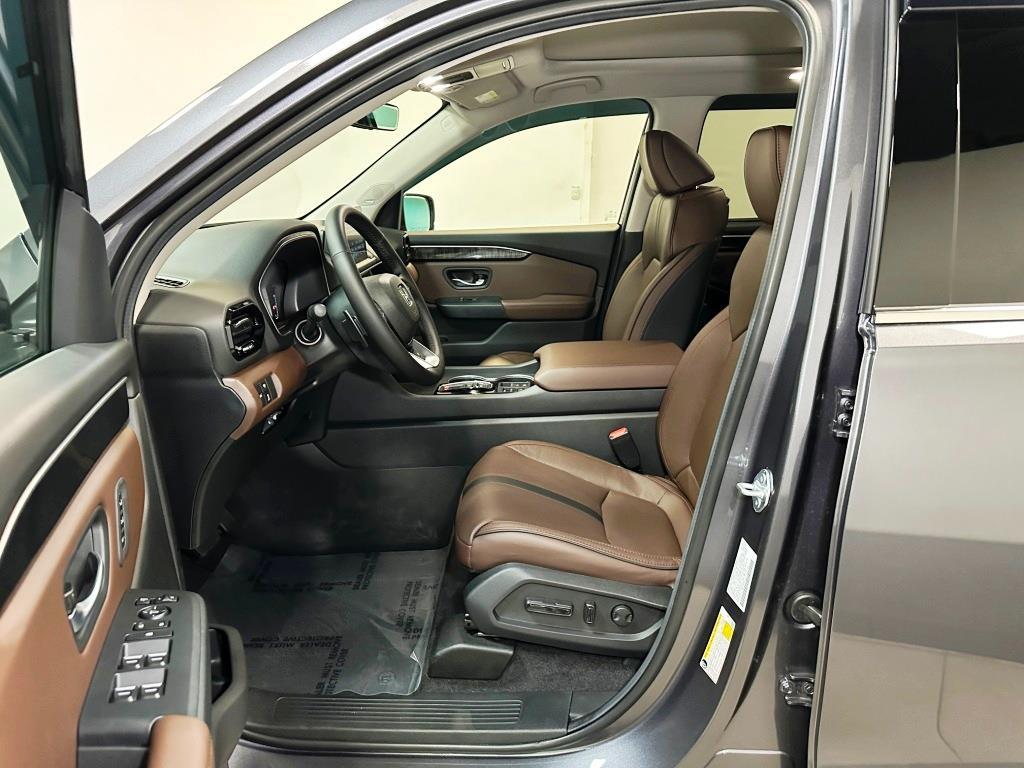 2025 Honda Pilot Elite - Modern Steel exterior view 13