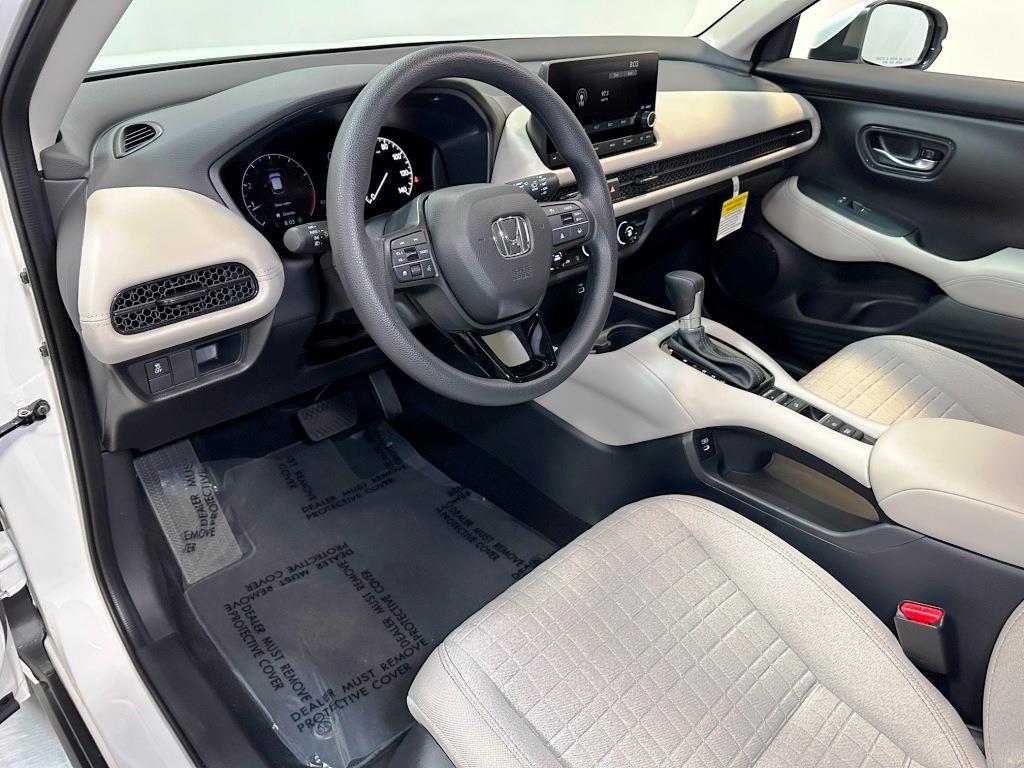 2026 Honda HR-V LX - WHITE exterior view 14