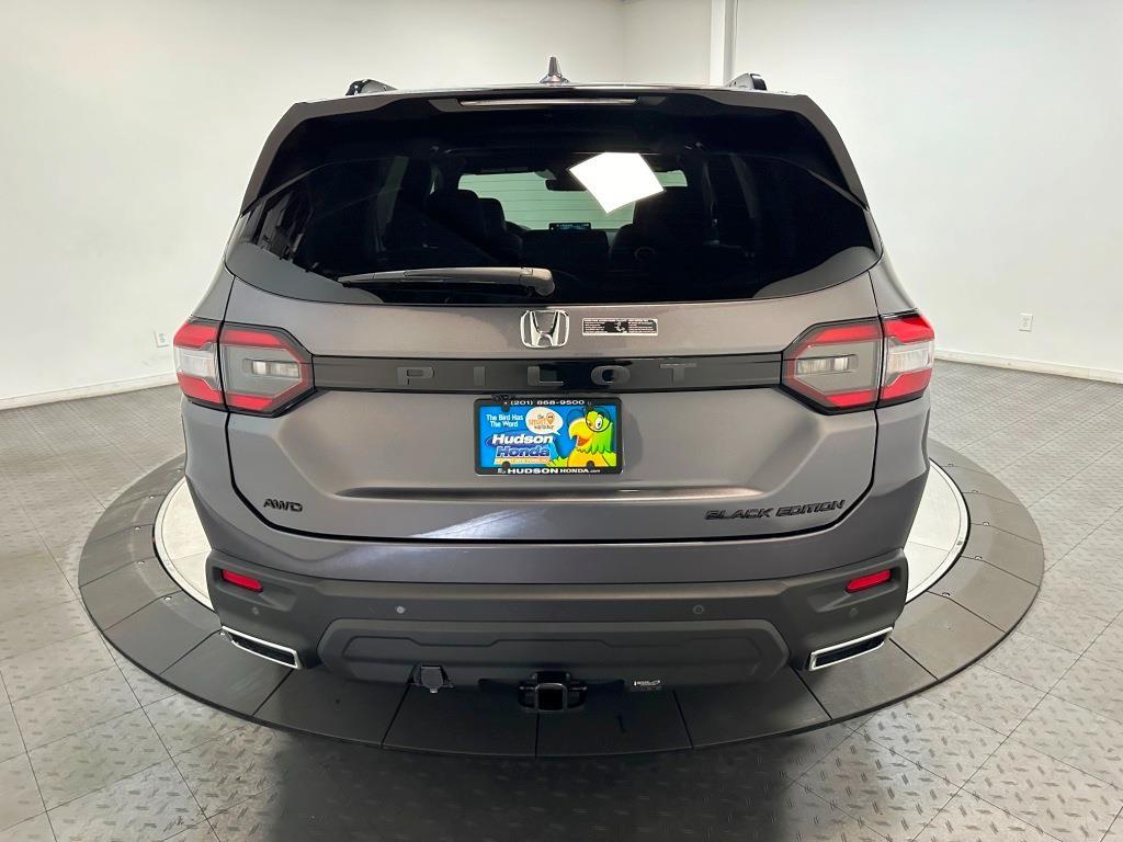 2025 Honda Pilot Black Edition - Modern Steel Metallic exterior view 7