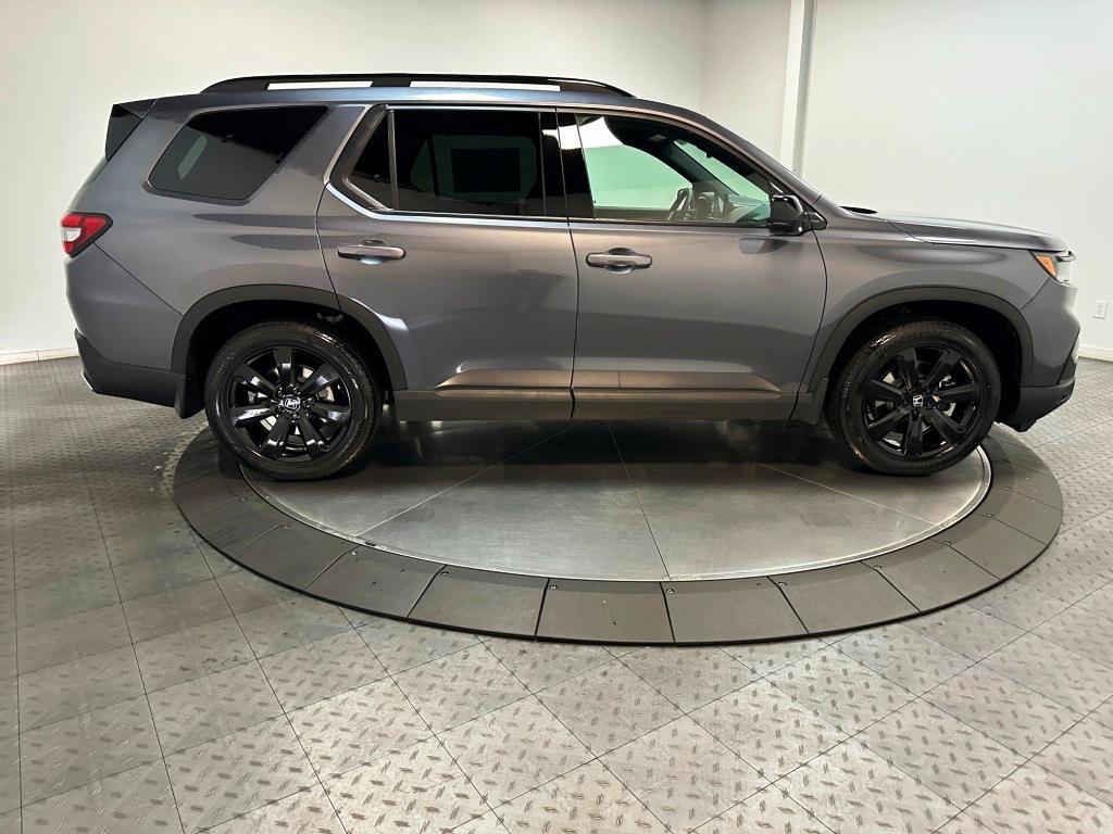 2025 Honda Pilot Black Edition - Modern Steel Metallic exterior view 9