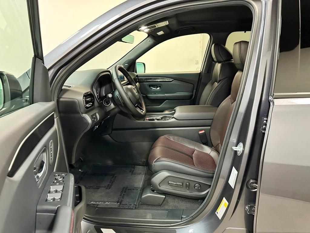 2025 Honda Pilot Black Edition - Modern Steel Metallic exterior view 13