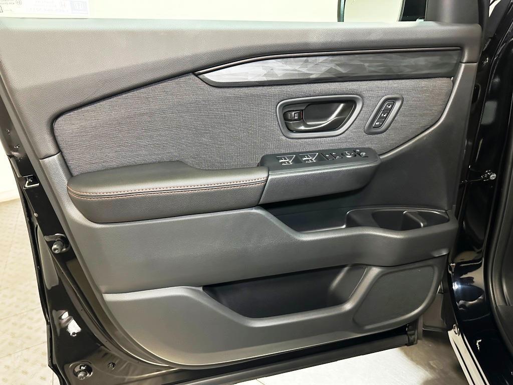 2026 Honda Passport TrailSport - Crystal Black Pearl exterior view 11