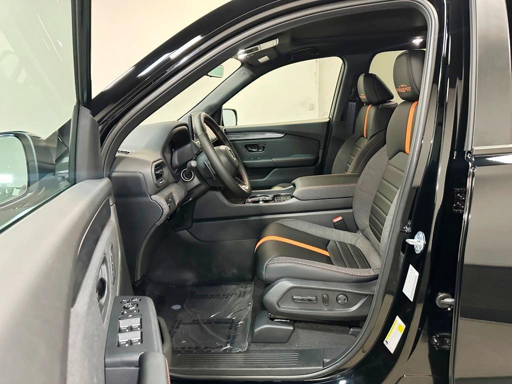 2026 Honda Passport TrailSport - Crystal Black Pearl exterior view 12