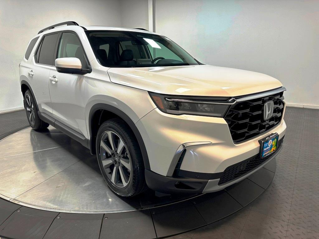 2025 Honda Pilot Touring - WHITE exterior view 2