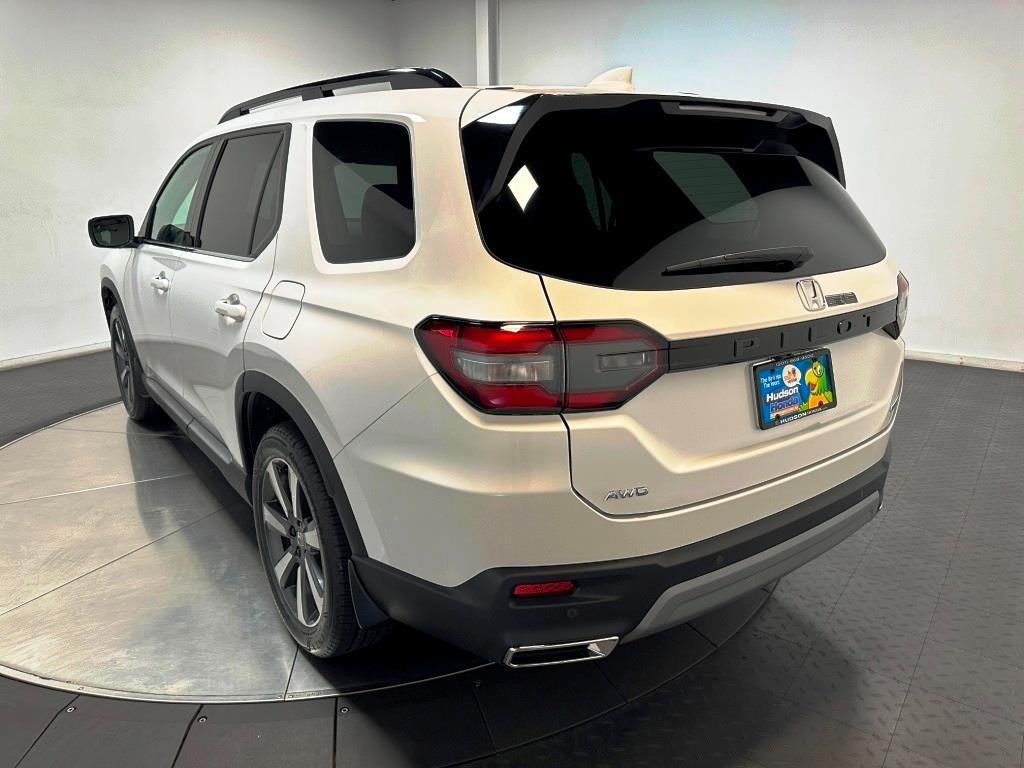 2025 Honda Pilot Touring - WHITE exterior view 6