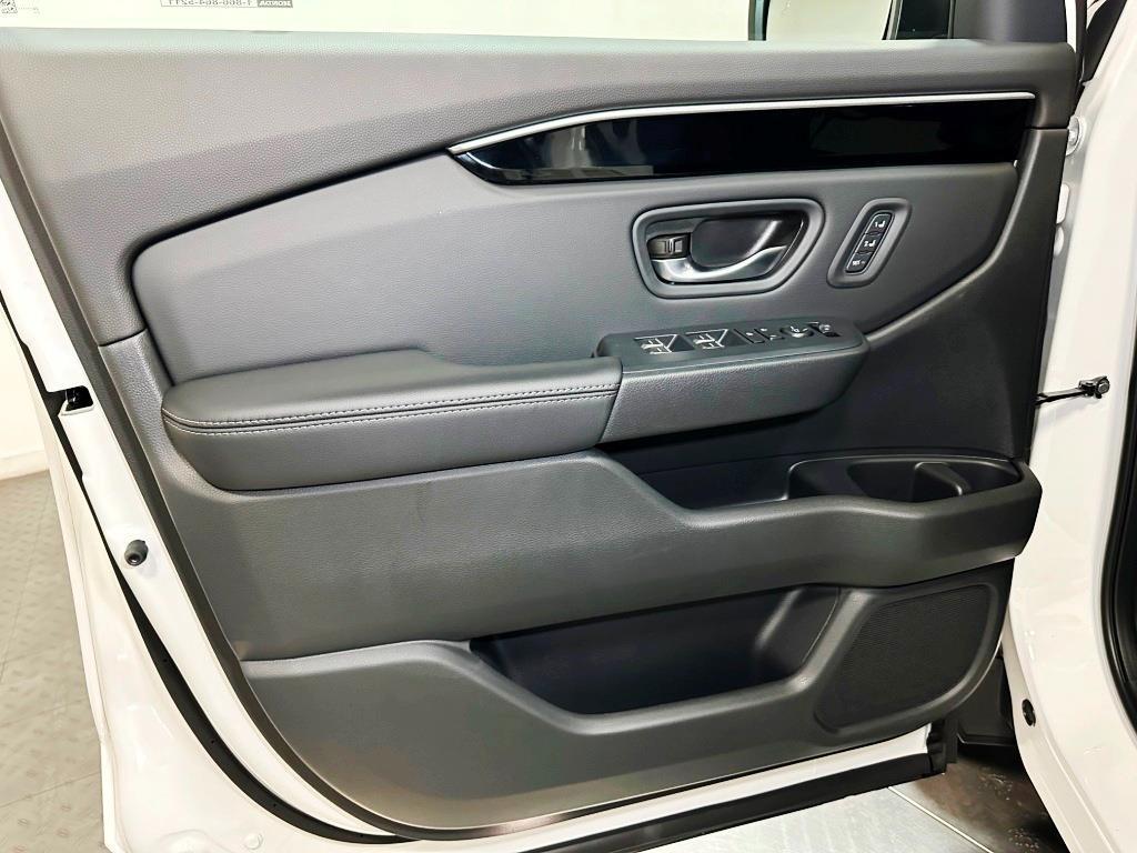 2025 Honda Pilot Touring - WHITE exterior view 11