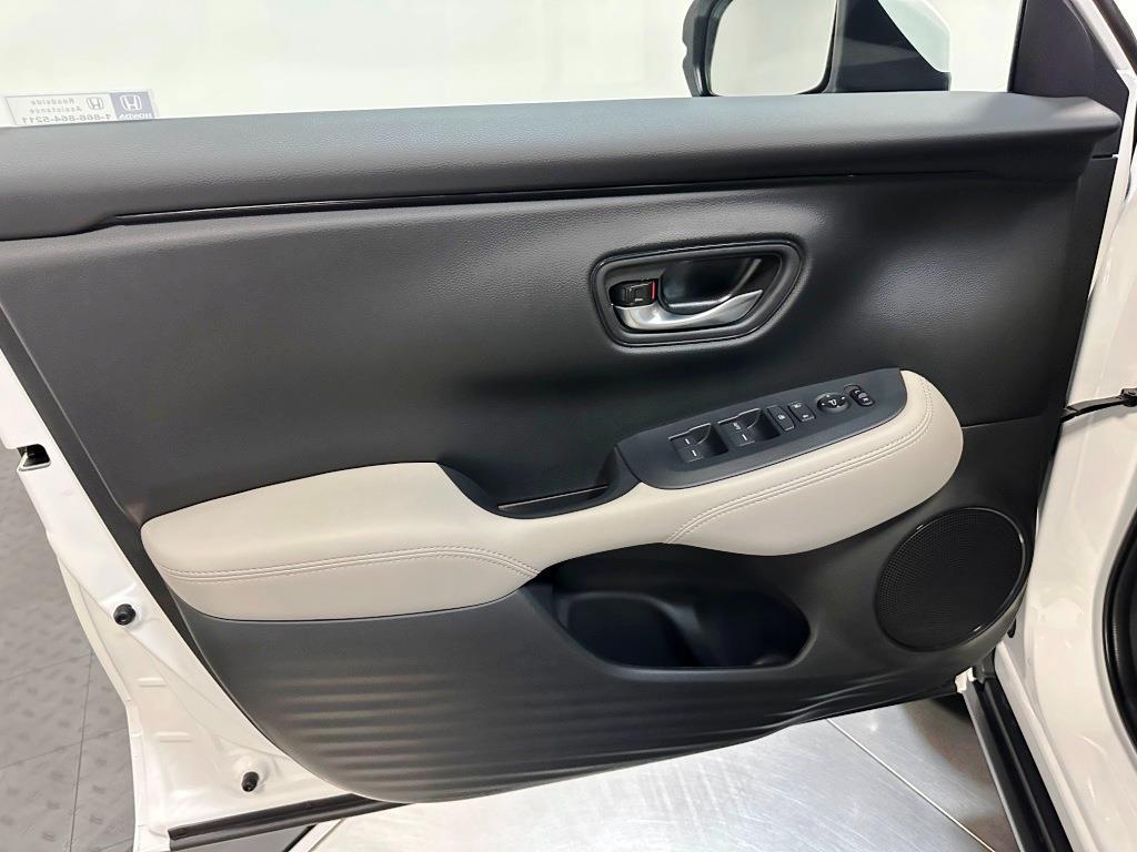 2026 Honda HR-V LX - WHITE exterior view 11