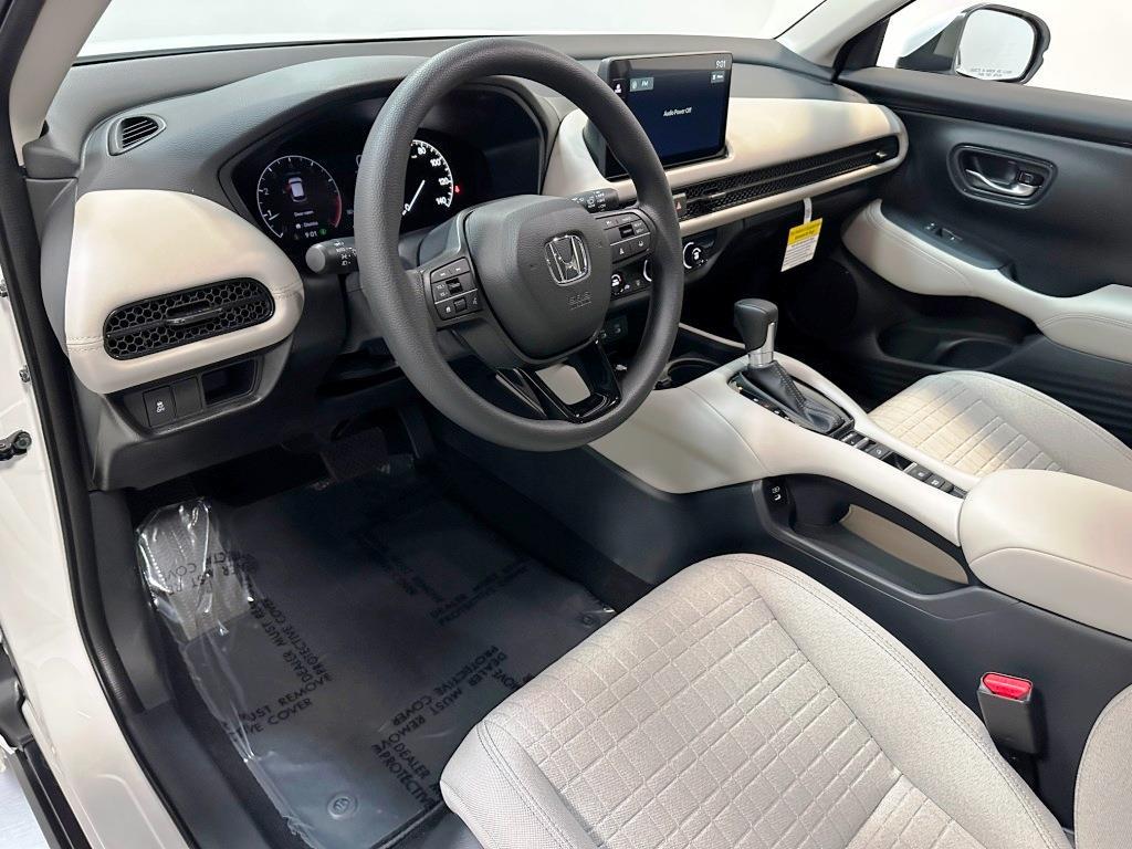 2026 Honda HR-V LX - WHITE exterior view 14