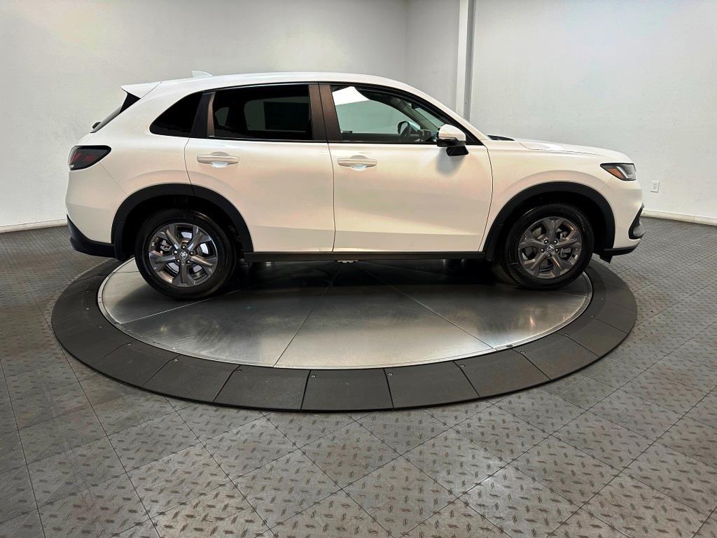 2026 Honda HR-V LX - WHITE exterior view 9