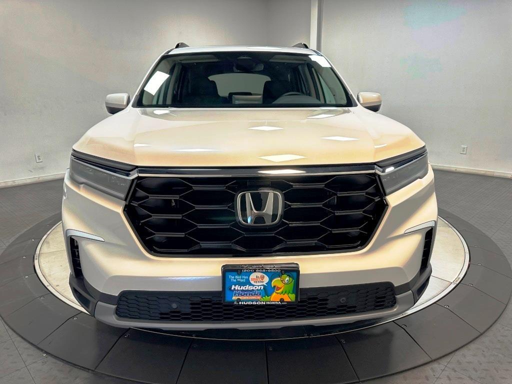 2025 Honda Pilot Touring - Platinum White Pearl exterior view 3