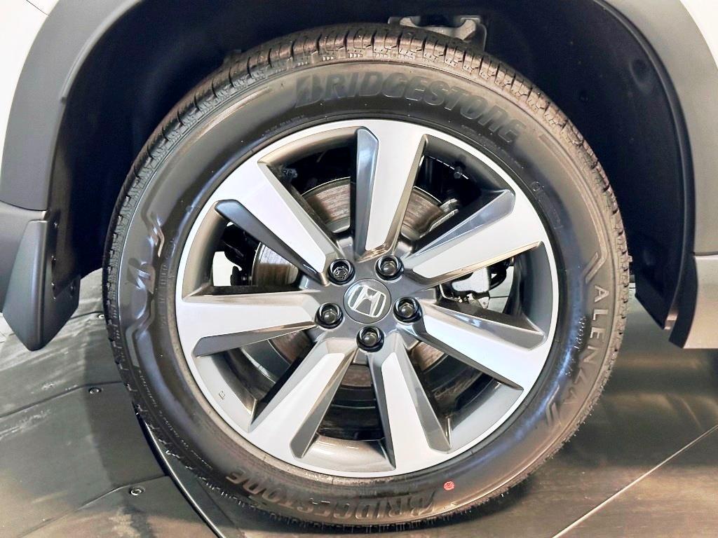 2025 Honda Pilot Touring - Platinum White Pearl exterior view 10