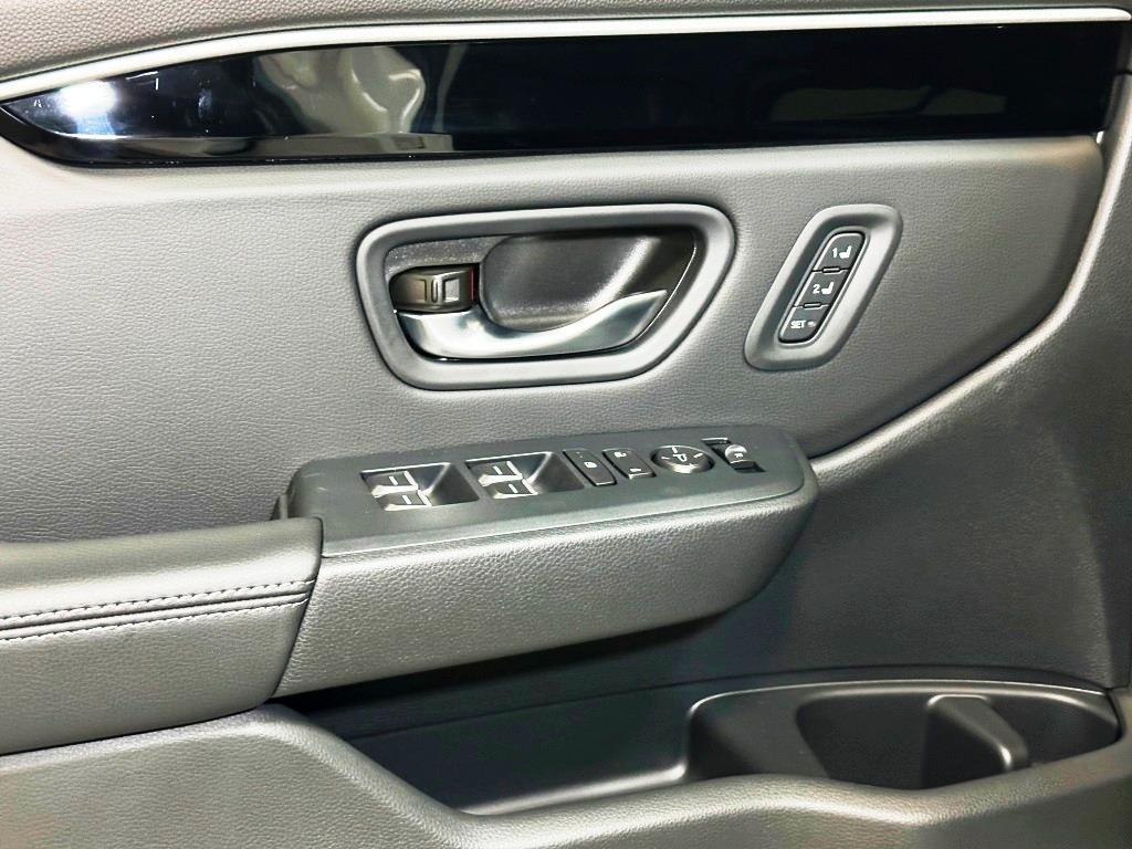 2025 Honda Pilot Touring - Platinum White Pearl exterior view 12