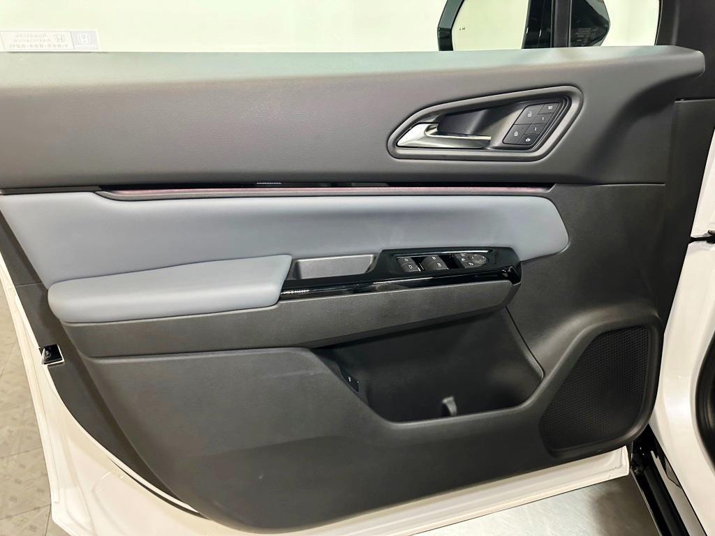 2026 Honda Prologue Elite - Frostline White Pearl exterior view 11