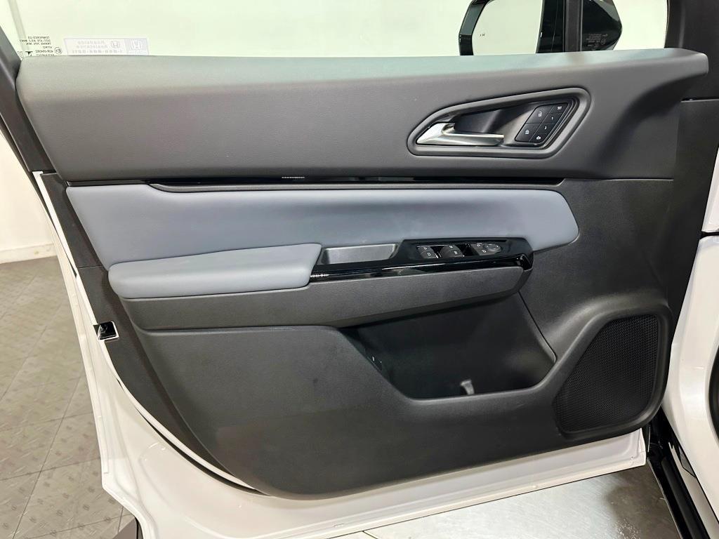 2026 Honda Prologue Touring - Frostline White Pearl exterior view 11