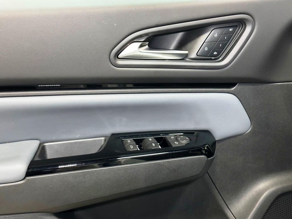 2026 Honda Prologue Touring - Frostline White Pearl exterior view 12