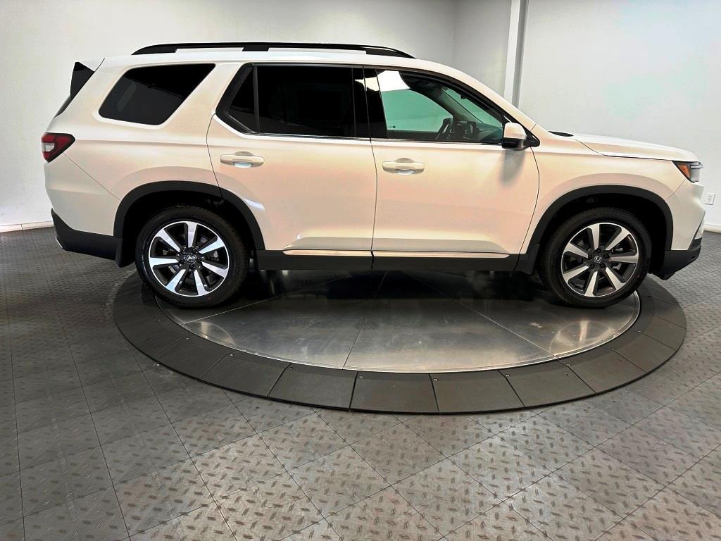 2025 Honda Pilot Touring - Platinum White Pearl exterior view 9