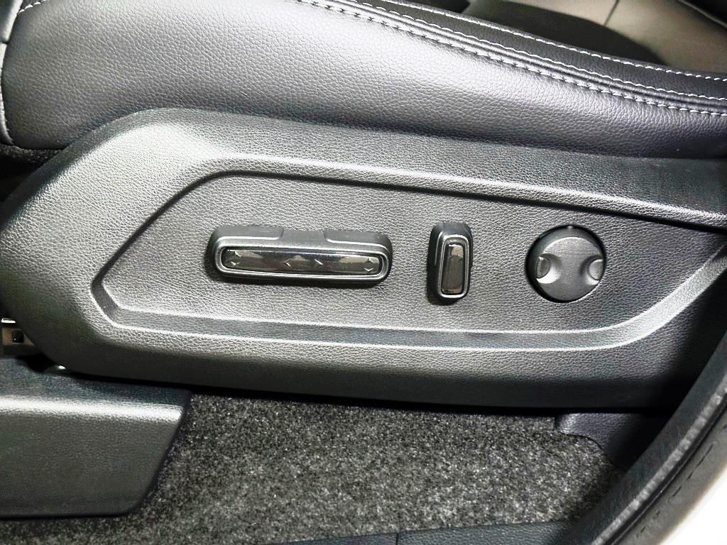 2025 Honda Pilot Touring - Platinum White Pearl exterior view 14