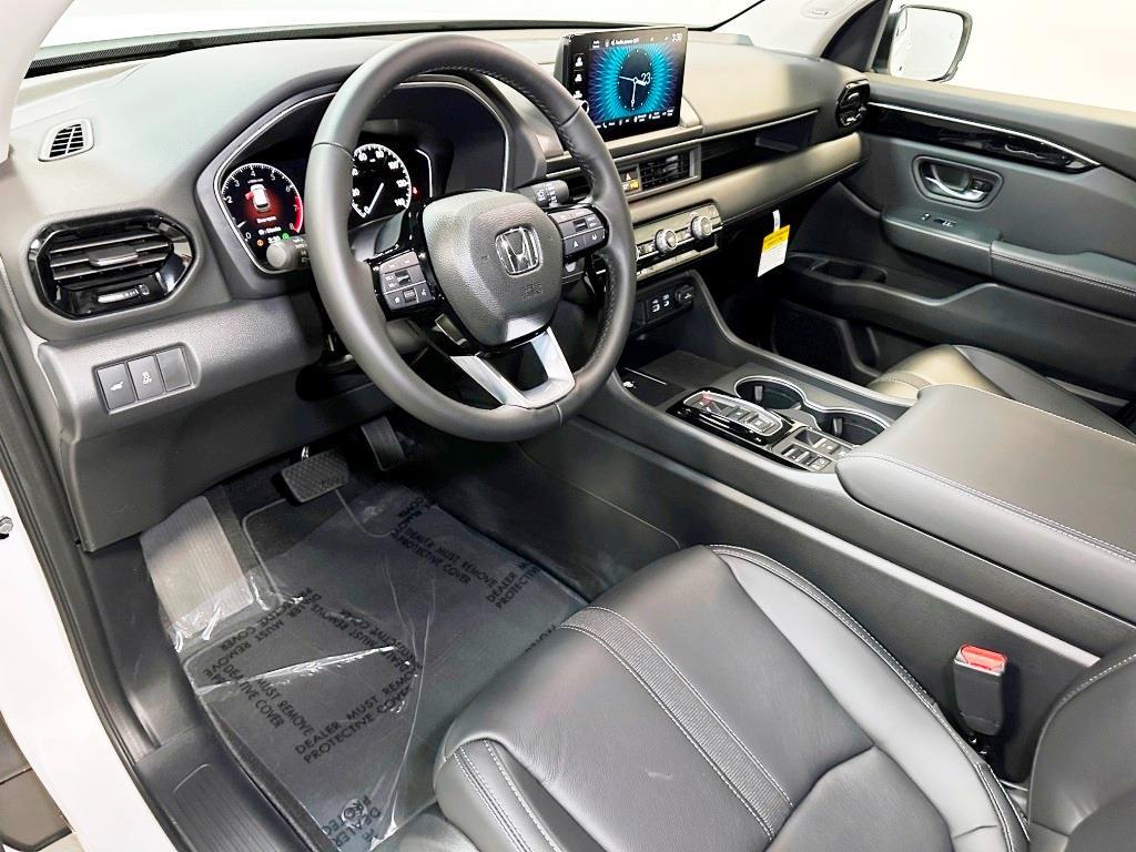 2025 Honda Pilot Touring - Platinum White Pearl exterior view 15