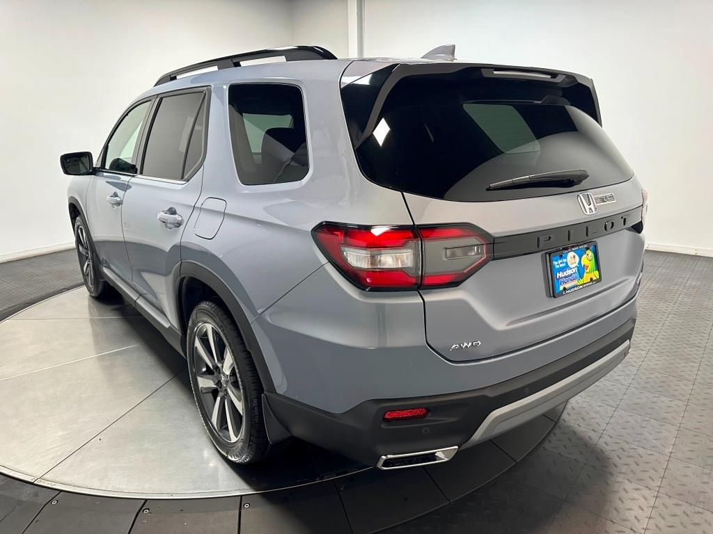 2025 Honda Pilot Touring - Sonic Gray Pearl exterior view 6