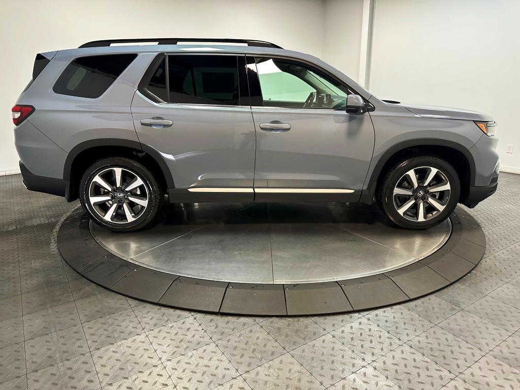 2025 Honda Pilot Touring - Sonic Gray Pearl exterior view 9