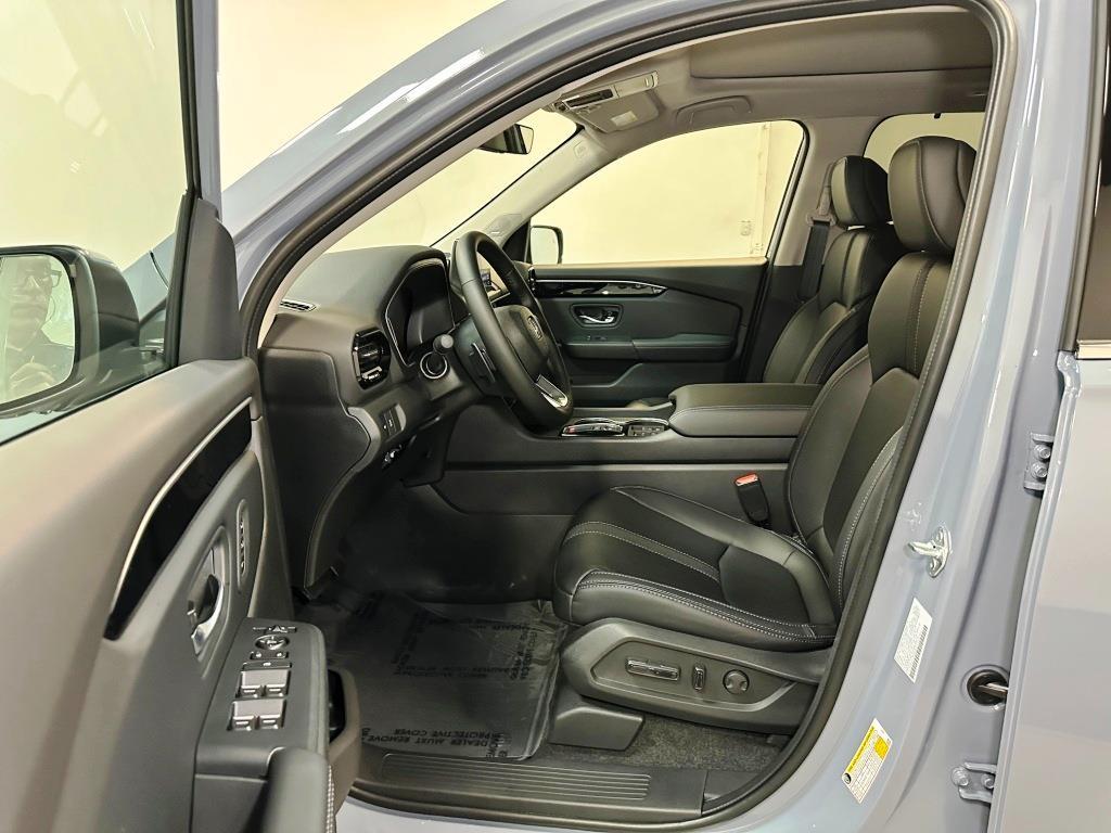 2025 Honda Pilot Touring - Sonic Gray Pearl exterior view 13