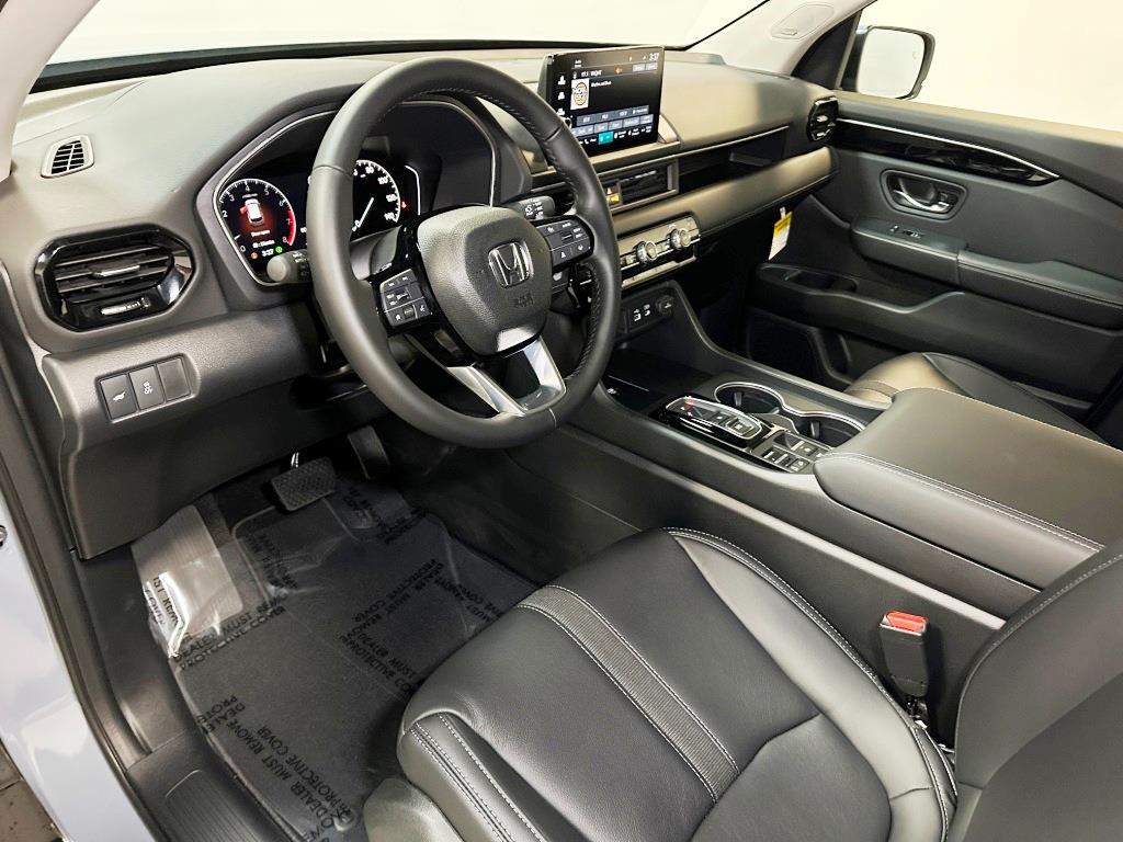 2025 Honda Pilot Touring - Sonic Gray Pearl exterior view 15