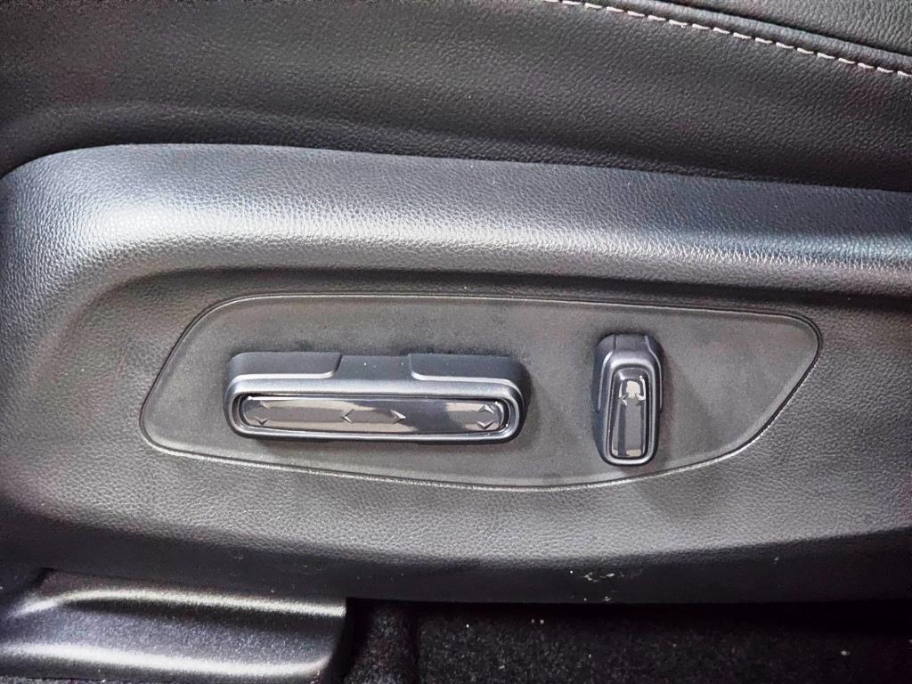 2026 Honda HR-V EX-L - Platinum White Pearl exterior view 14