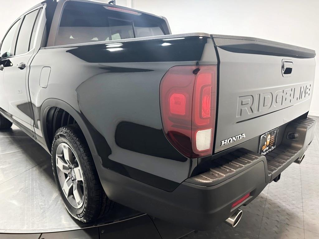 2026 Honda Ridgeline RTL - Crystal Black Pearl exterior view 8