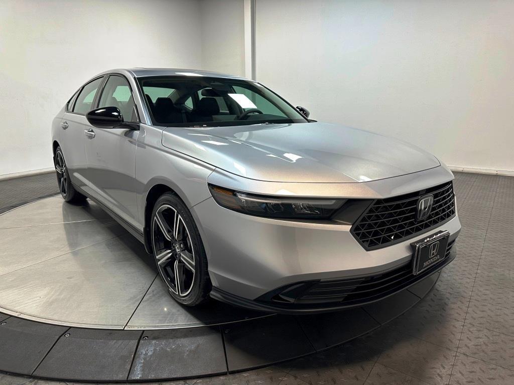 2026 Honda Accord Sedan SE - Solar Silver Metallic exterior view 2