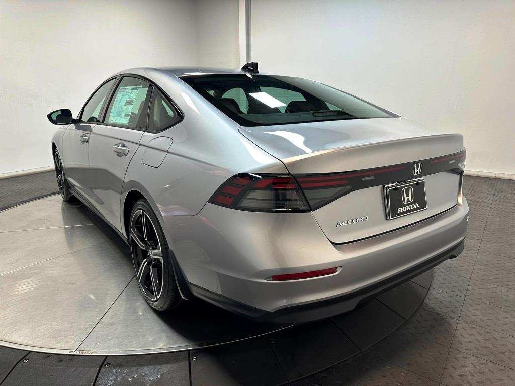 2026 Honda Accord Sedan SE - Solar Silver Metallic exterior view 6
